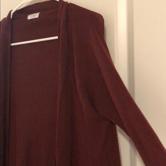 Maroon sweater - Picture 2 of 3